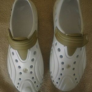Women's Dawgs shoes